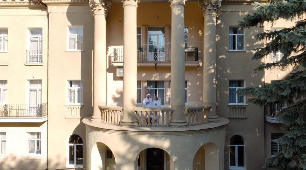 Кадр на балконе.jpg